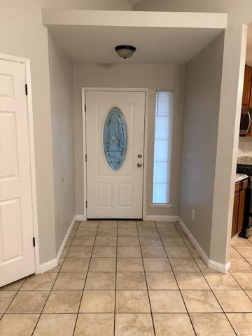 1335 Windemere Ct, West Sacramento, CA 95605