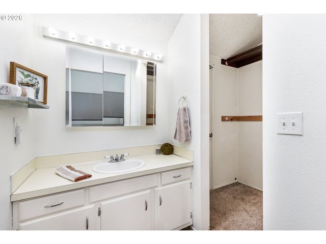 4628 Sw COMUS Pl, Portland, OR 97219