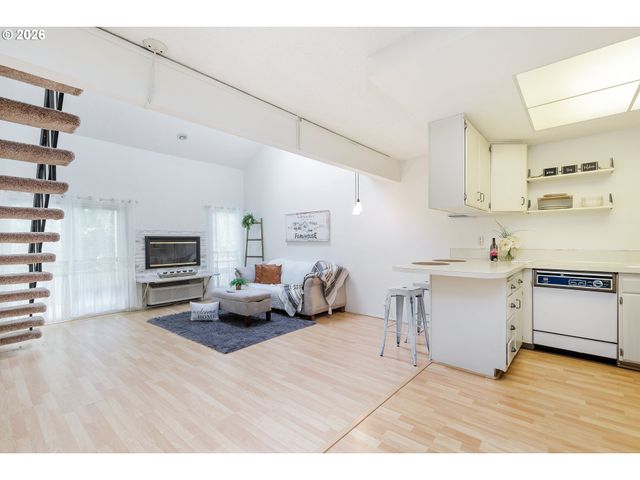 4628 Sw COMUS Pl, Portland, OR 97219