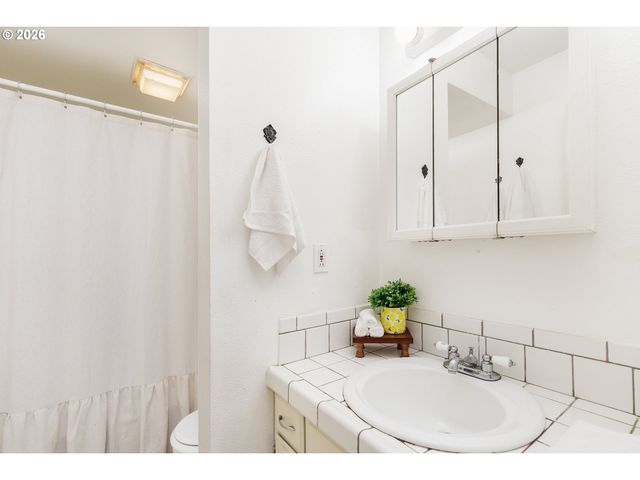 4628 Sw COMUS Pl, Portland, OR 97219