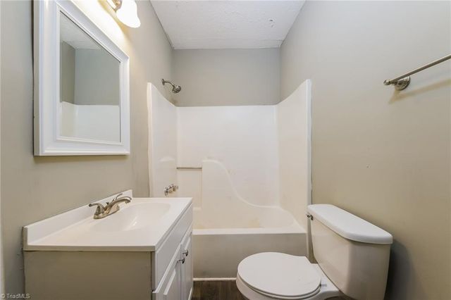 1901 N Dunleith Avenue, Winston-salem, NC 27105