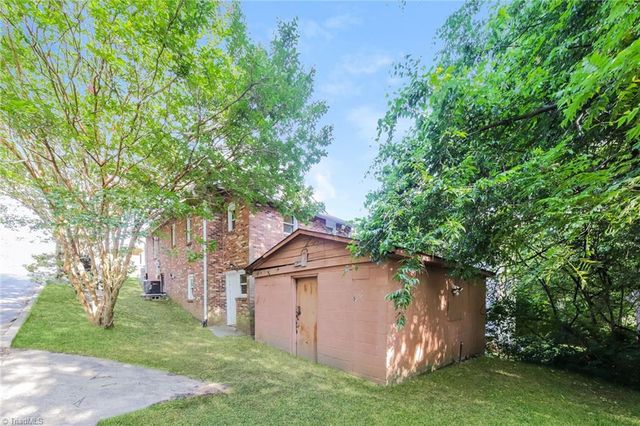 1901 N Dunleith Avenue, Winston-salem, NC 27105