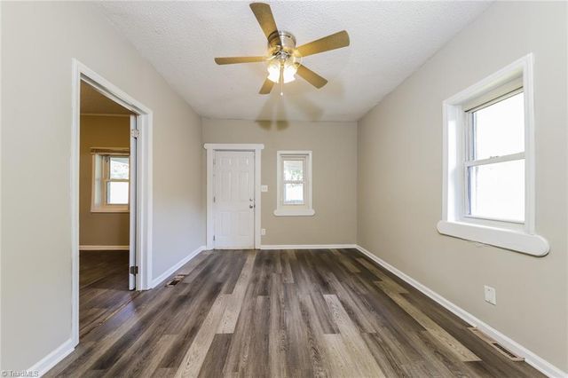 1901 N Dunleith Avenue, Winston-salem, NC 27105