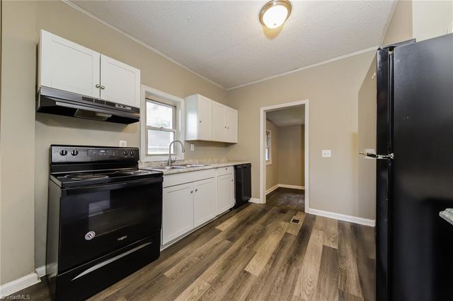 1901 N Dunleith Avenue, Winston-salem, NC 27105