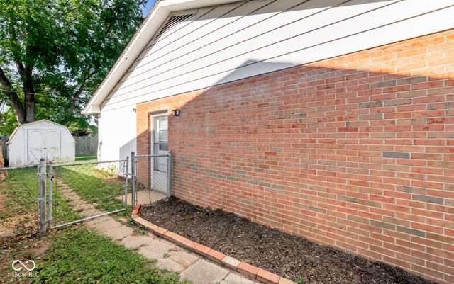 5205 Yellowwood Drive, Columbus, IN 47203
