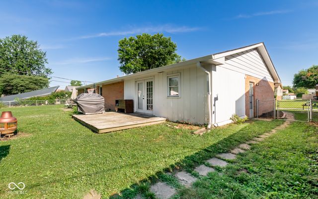 5205 Yellowwood Drive, Columbus, IN 47203