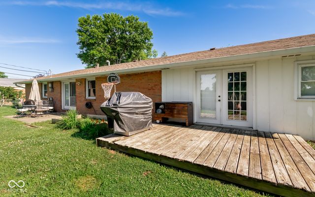 5205 Yellowwood Drive, Columbus, IN 47203