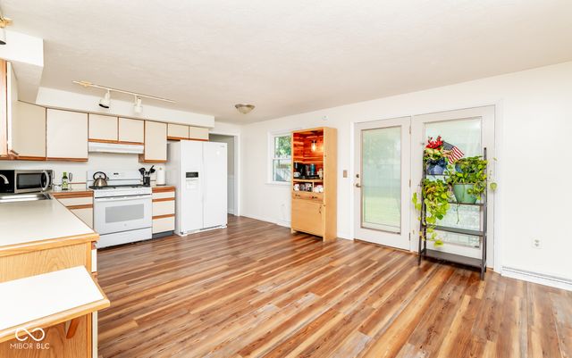 5205 Yellowwood Drive, Columbus, IN 47203