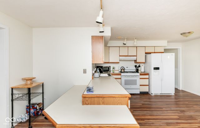 5205 Yellowwood Drive, Columbus, IN 47203
