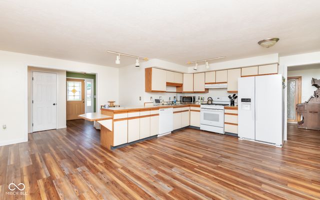 5205 Yellowwood Drive, Columbus, IN 47203