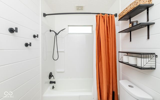 5205 Yellowwood Drive, Columbus, IN 47203