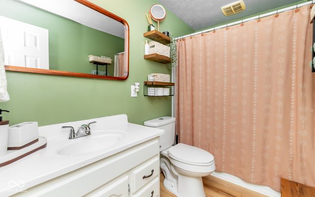 5205 Yellowwood Drive, Columbus, IN 47203