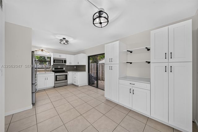 6834 SW 127th Pl, Miami, FL 33183
