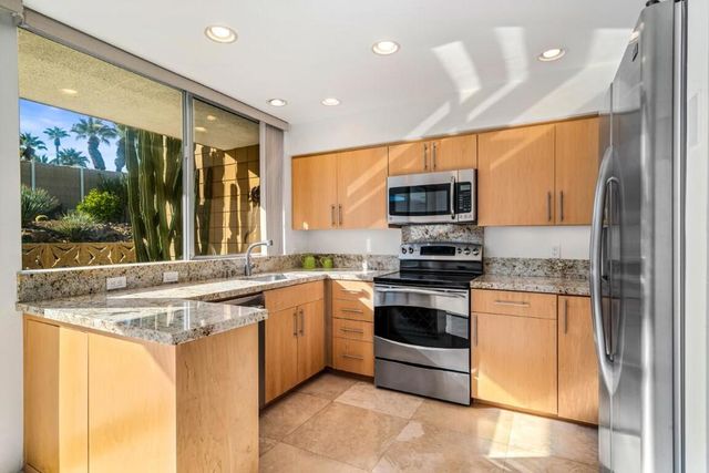 72877 El Paseo 512, Palm Desert, CA 92260