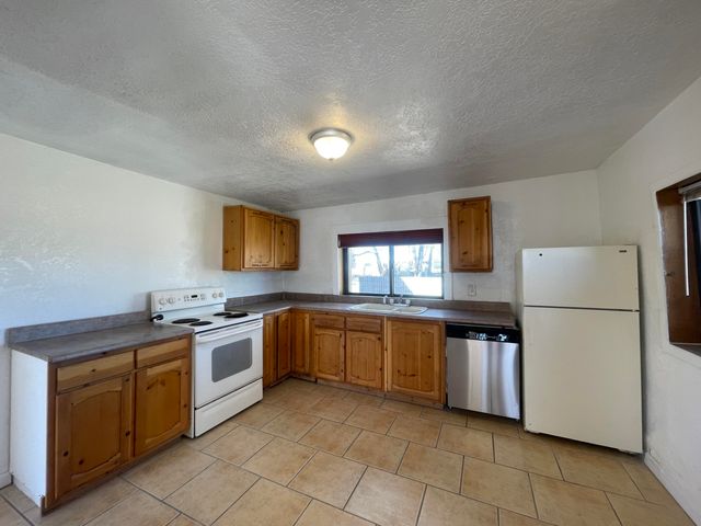 39 Orchard Road, Belen, NM 87002