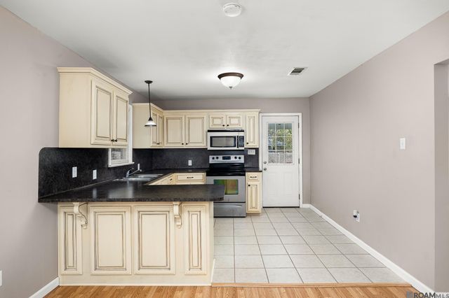 707 W Paul St, Gonzales, LA 70737