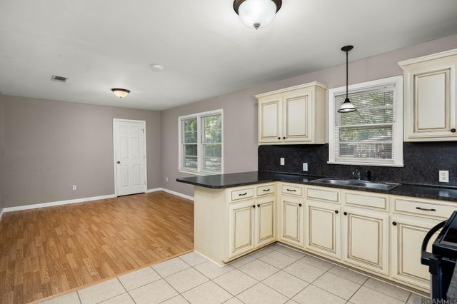 707 W Paul St, Gonzales, LA 70737