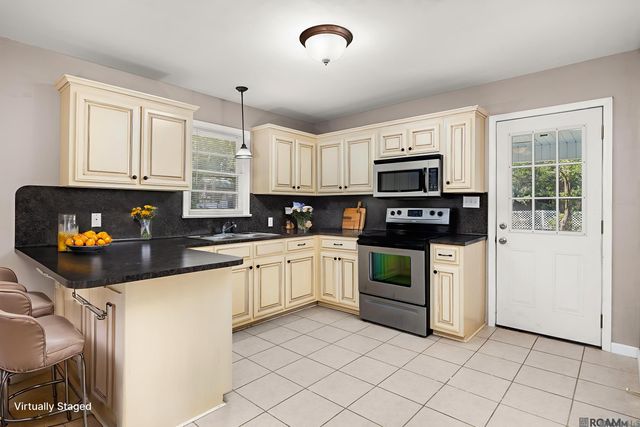 707 W Paul St, Gonzales, LA 70737