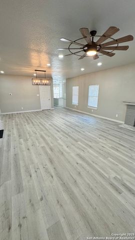 800 W RUSSELL PL, San Antonio, TX 78212