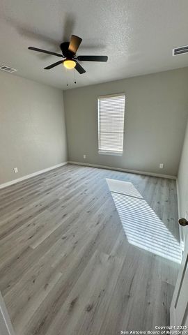 800 W RUSSELL PL, San Antonio, TX 78212