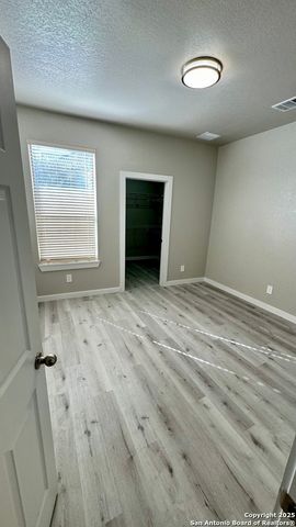 800 W RUSSELL PL, San Antonio, TX 78212