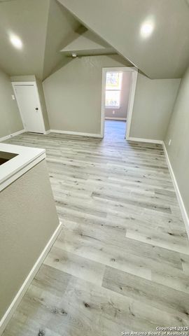 800 W RUSSELL PL, San Antonio, TX 78212