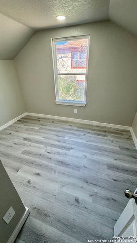 800 W RUSSELL PL, San Antonio, TX 78212