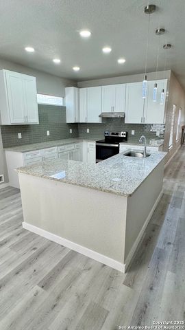800 W RUSSELL PL, San Antonio, TX 78212