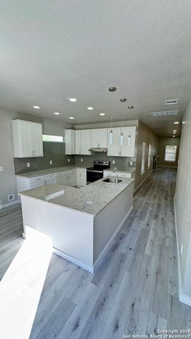 800 W RUSSELL PL, San Antonio, TX 78212