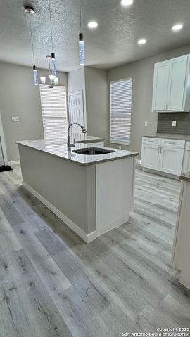 800 W RUSSELL PL, San Antonio, TX 78212