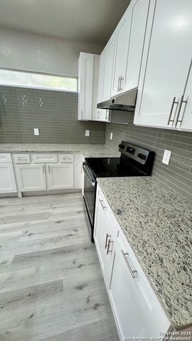 800 W RUSSELL PL, San Antonio, TX 78212