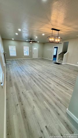 800 W RUSSELL PL, San Antonio, TX 78212