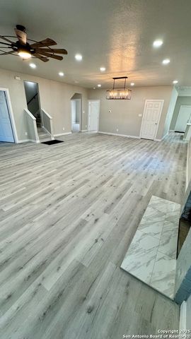 800 W RUSSELL PL, San Antonio, TX 78212
