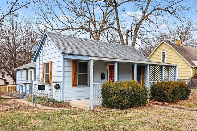 706 S Butler Drive, Harrisonville, MO 64701