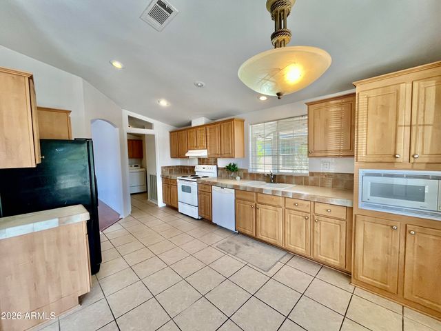 10960 N 67th Avenue 94, Glendale, AZ 85304