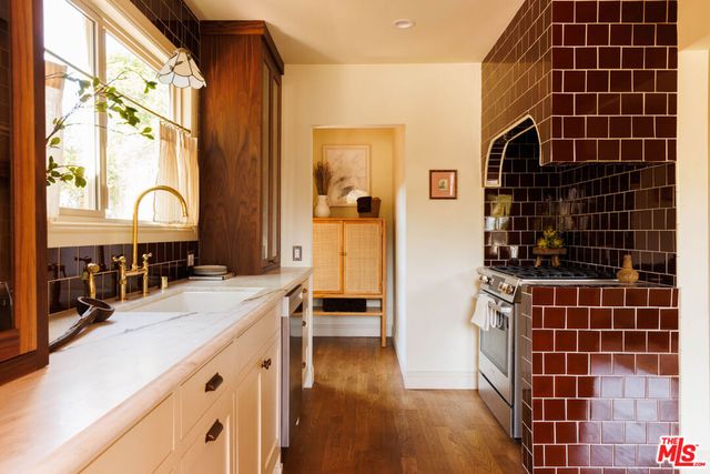 2807 Somerset Drive, Los Angeles, CA 90016