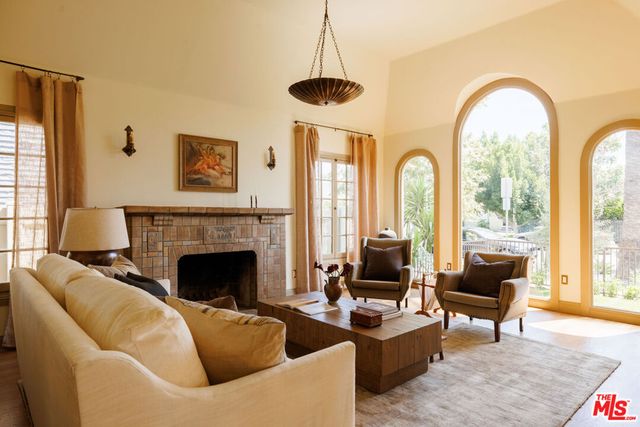 2807 Somerset Drive, Los Angeles, CA 90016