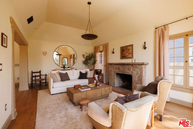 2807 Somerset Drive, Los Angeles, CA 90016