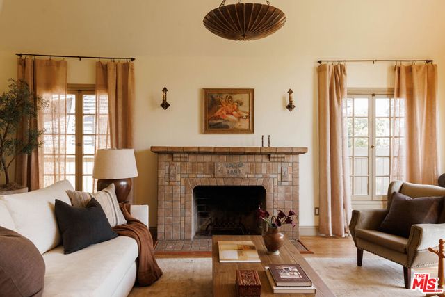 2807 Somerset Drive, Los Angeles, CA 90016
