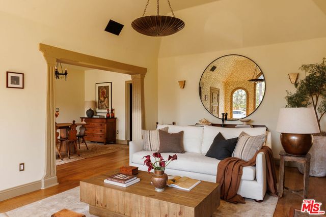 2807 Somerset Drive, Los Angeles, CA 90016
