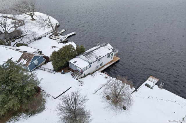 8 Wendy Way, Warwick, NY 10925