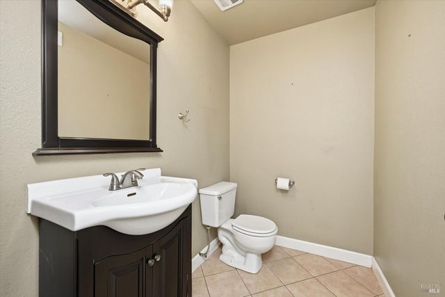 1633 Montana Vista St, Lakeport, CA 95453