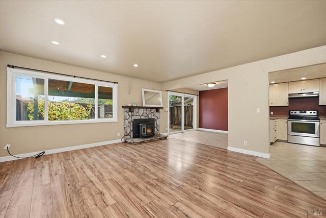 1633 Montana Vista St, Lakeport, CA 95453
