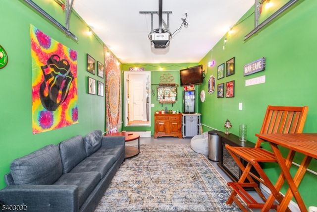 9 Michael Ct, Hamburg Boro, NJ 07419