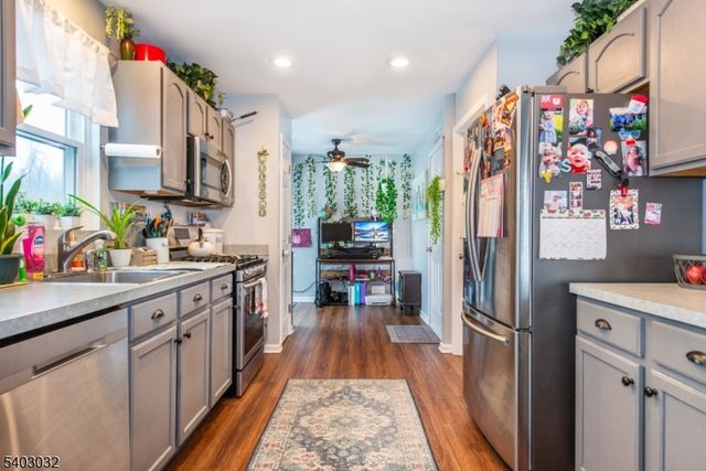 9 Michael Ct, Hamburg Boro, NJ 07419