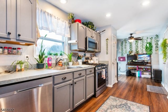 9 Michael Ct, Hamburg Boro, NJ 07419