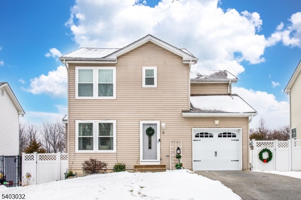 9 Michael Ct, Hamburg Boro, NJ 07419