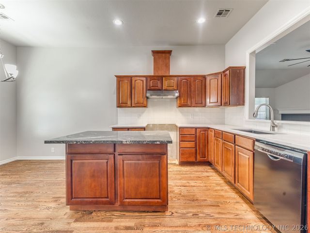 8824 N 130th East Avenue, Owasso, OK 74055