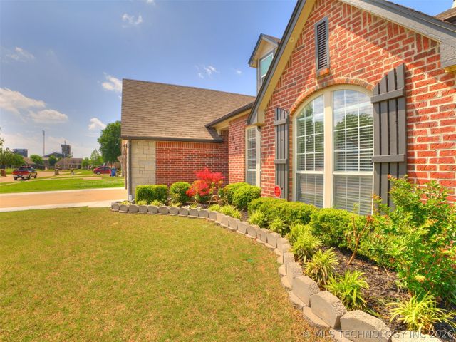 8824 N 130th East Avenue, Owasso, OK 74055