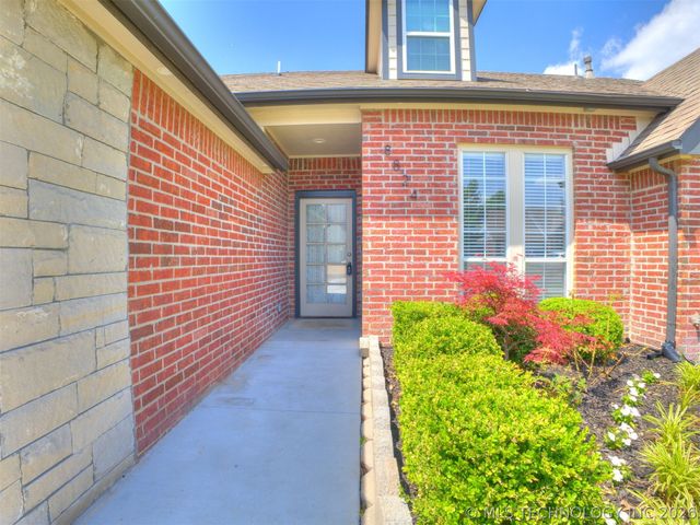 8824 N 130th East Avenue, Owasso, OK 74055